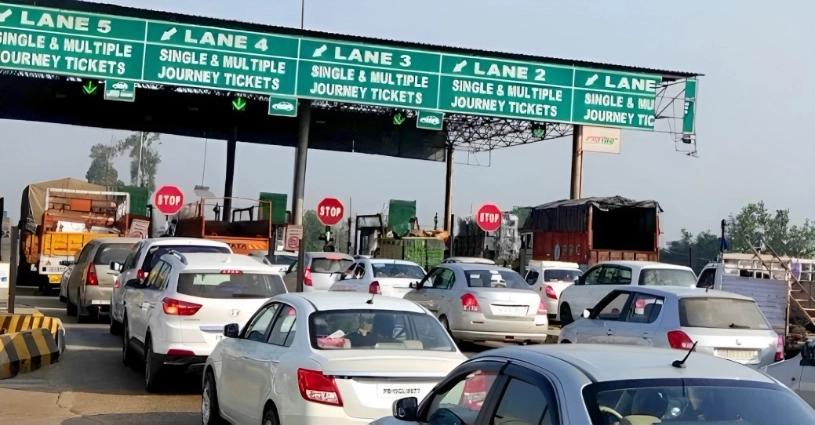 highway, protest, Punjab, Trending, ludhiana, ludhiana highway, ladhowal toll plaza, daily punjab news, punjab news, toll plaza ludhiana, worker protest, employee protest- True Scoop