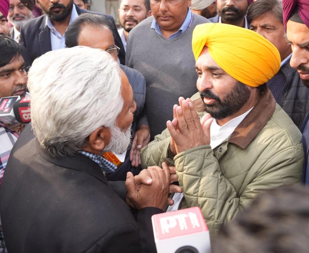 people, bhagwant, singh, mann, continues, surprise, inspection, government, offices, public, hails, excellent, work, people-bhagwant-singh-mann-continues-surprise-inspection-government-offices-public-hails-excellent-work, Punjab, Trending- True Scoop