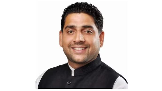 jalandhar-west-aap-mlas-son-narrowly-escape-attempted-robbery-arrested, jalandhar-west-mlas-son-narrowly-escape-attempted-robbery-arrested, Punjab, Jalandhar West, Sheetal Anugral, attempted robbery, one arrested, CCTV footage, MLA Jalandhar West, Punjab Police, Jalandhar police, family attacked, Trending, AAP mla, Jalandhar news, AAP news, Punjab mla, Punjan cm, Dgp Punjab, Punjan police, AAP Punjan, Aam Aadmi party- True Scoop