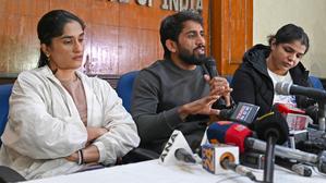 vinesh, phogat, return, her, khel, ratna, arjuna, award, over, wfi, elections, row, vinesh-phogat-return-her-khel-ratna-arjuna-award-wfi-elections-row, India, Trending- True Scoop