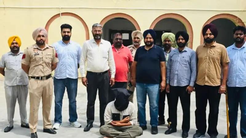 Punjab Police, Punjab Police drug smuggler, Punjab Police Gulab Singh Drug Smuggler, Punjab Drug Smuggler Gulab Singh Arrest, Punjab- True Scoop