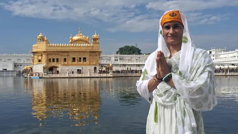 Vinesh phogat, Sports news, Indian wrestler, Golden Temple, Harmandir Sahib, Punjab- True Scoop