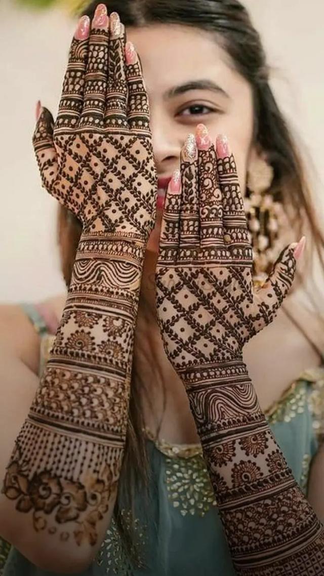 Karwa Chauth Mehndi,Mehndi designs,One rupee coin Mehndi,Traditional Mehndi,Bridal Mehndi,Festive Mehndi,Easy Mehndi tutorials,Henna patterns,DIY Mehndi,Karwa Chauth rituals,Mehndi art,Mehndi designs for couples,Simple Mehndi,Cultural Mehndi,Unique Mehndi designs | Make Mehndi designs with one rupee coin