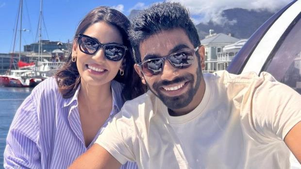 Jasprit Bumrah, Sanjana Ganesan, Bumrah Sanjana Ganesan Twitter, Mumbai Indians matches, IPL 2022 Latest News, IPL 2022 Latest News Today, TATA IPL 2022, Bumrah Sanjana, Bumrah Sanjana Pregnancy- True Scoop