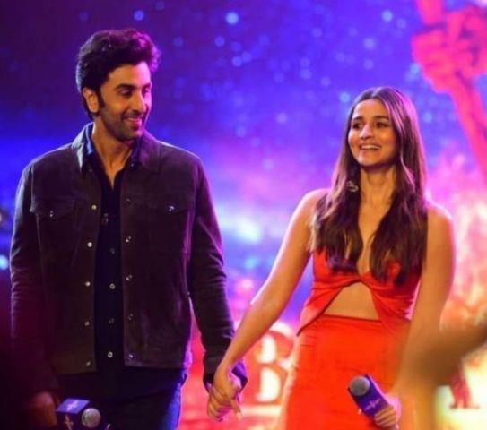 Ranbir Kapoor Alia Bhatt, Ranbir Kapoor Alia Bhatt wedding, Ranbir Kapoor Alia Bhatt marriage April 17, Alia grandfather Nrazdan, Alia Ranbir wedding date, Alia Ranbir wedding confirmed, Trending News, Truescoop News- True Scoop