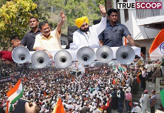 Arvind Kejriwal Bhagwant Mann, Kejriwal Bhagwant Mann In Himachal, Kejriwal Bhagwant Mann Himachal Roadshow, Modi in Himachal Today, Arvind Kejriwal Bhagwant Mann Himachal Roadshow today, Himachal AAP Roadshow Live, Modi Roadshow Himachal Today Live, Kejriwal Bhagwant Mann Live Roadshow in Himachal pradesh, Himachal Pradesh Modi, Modi HP Today, Kejriwal Bhagwant Mann Rally Today- True Scoop