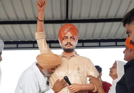 Sidhu Moosewala, Sidhu Moosewala statue, Moosewala parents, Mansa, Moosewala new statue, Moosewala statue in Mansa, Punjab News, Punjab News Today, Latest Punjab News, Top Punjab News, Punjab News Live, Punjab News Update- True Scoop