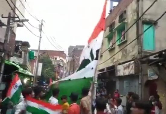 Kanpur Muharram, Kanpur Muharram Viral Video, Kanpur Muharram Tricolour Viral Video, Kanpur Muharram Tiranga, Kanpur Tricolour Defaced, Kanpur Tiranga Defaced, Kanpur Muharram procession, India News, India News Today, India News Live, India Live Updates- True Scoop