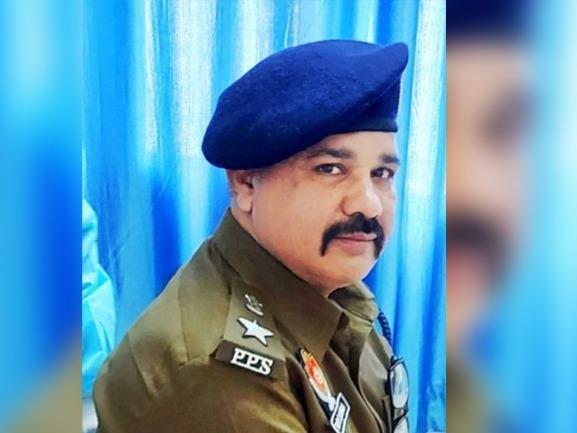 Sawera Bhawan, Sheetal Vij, DCP Naresh Dogra,Fight at Dainik Sawera,fight between raman arora naresh dogra,case against naresh dogra,Punjab News,Punjab News Today,Latest Punjab News,Top Punjab News,Punjab News Live,Punjab News Update- True Scoop