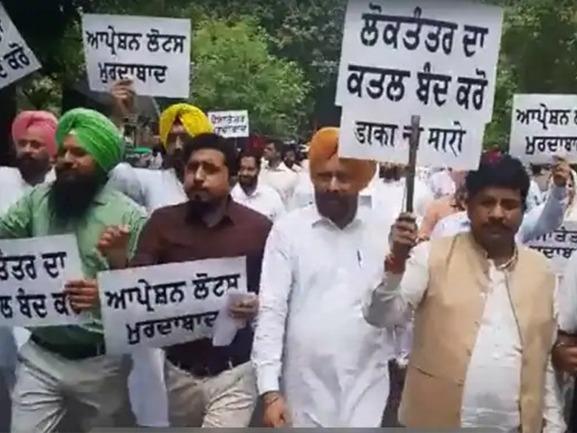 AAP Protest, AAP Protest in Chandigarh, Punjab News, Punjab News Today, Latest Punjab News, Top Punjab News, Punjab News Live, Punjab News Update- True Scoop