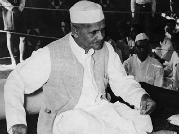 Lal Bahadur Shastri, Lal Bahadur Shastri Death, Lal Bahadur Shastri Mysterious Death, Lal Bahadur Shastri Death Mystery, Lal Bahadur Shastri Birthday, Lal Bahadur Shastri KGB, India News, India News Today, India News Live, India Live Updates- True Scoop