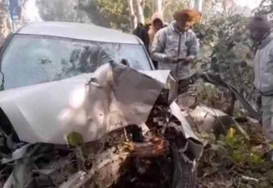 Phagwara accident, 2 youths die in accident, accident on phagwara hoshiarpur road, phagwara accident video, Punjab News, Punjab News Today, Latest Punjab News, Top Punjab News, Punjab News Live, Punjab News Update- True Scoop