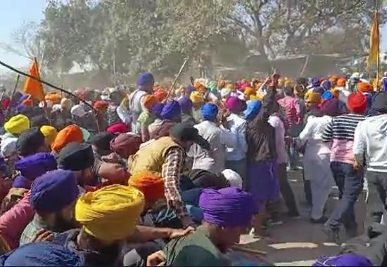 Amritpal Singh, attack at ajnala police station, ajnala police station attack, amritpal singh protest, ajnala, Amritpal Singh waris punjab de chief, Punjab News, Punjab News Today, Latest Punjab News, Top Punjab News, Punjab News Live, Punjab News Update- True Scoop