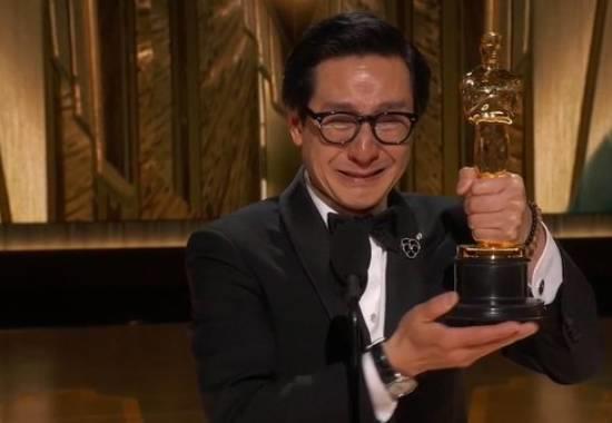 Ke Huy Quan, Ke Huy Quan Oscars 2023, Ke Huy Quan Oscars 2023 Speech, Oscars 2023 winning Ke Huy Quan, Ke Huy Quan History Oscars 2023, Hollywood News Today, Latest Hollywood News, Top Hollywood News, Hollywood Updates,Entertainment News, Entertainment News Today, Latest Entertainment News, Top Bollywood News, Top Celebrity News,Hollywood News Today, Latest Hollywood News, Top Hollywood News, Hollywood Updates- True Scoop