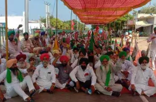 24 hour dharna, Punjab Tourism Summit, Samyukta Kisan Morcha protest, Flood relief package demand, Bhagwant Mann, Punjab Chief Minister, Farmers protest, Mohali summit, SKM dharnas, Floodaffected farmers, Punjab flood relief, Punjab News, Punjab News Today, Latest Punjab News, Top Punjab News, Punjab News Live, Punjab News Update- True Scoop