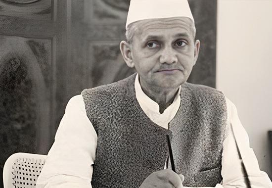 Lal Bahadur Shastri, Shastriji, Lal Bahadur Shastri biography, Second Prime Minister of India, Jai Jawan Jai Kisan, Lal Bahadur Shastri quotes, Shastris death mystery, Shastris contributions, Lal Bahadur Shastris principles, Tashkent Agreement, Shastris leadership,Conspiracy Theories, Indian Politics, Justice Mukherjee Commission,Tashkent Conference, India News, India News Today, India News Live, India Live Updates- True Scoop